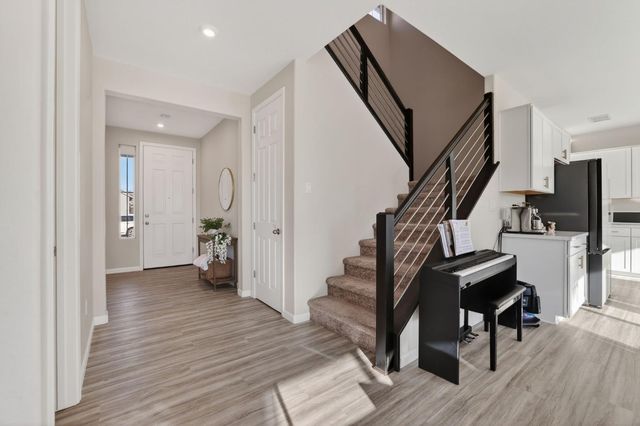 8285 Courage Dr, Sacramento, CA 95829