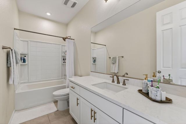 8285 Courage Dr, Sacramento, CA 95829