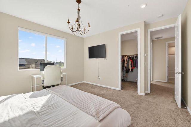 8285 Courage Dr, Sacramento, CA 95829