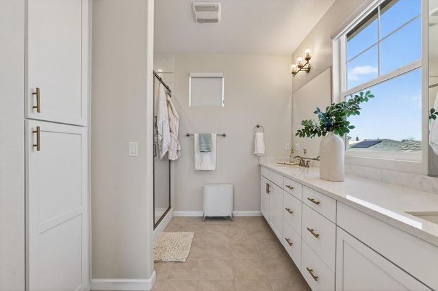 8285 Courage Dr, Sacramento, CA 95829