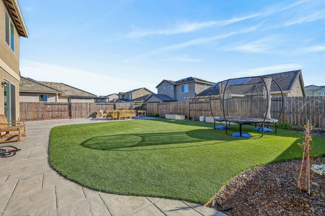 8285 Courage Dr, Sacramento, CA 95829