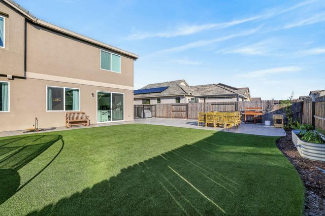 8285 Courage Dr, Sacramento, CA 95829