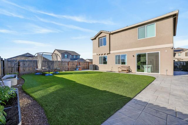 8285 Courage Dr, Sacramento, CA 95829