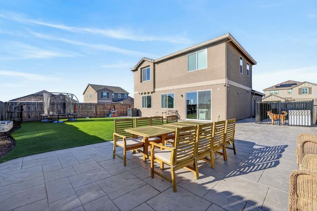 8285 Courage Dr, Sacramento, CA 95829