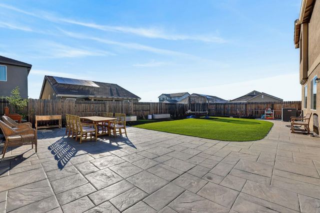 8285 Courage Dr, Sacramento, CA 95829