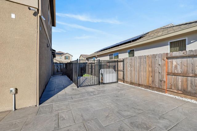 8285 Courage Dr, Sacramento, CA 95829