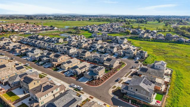 8285 Courage Dr, Sacramento, CA 95829