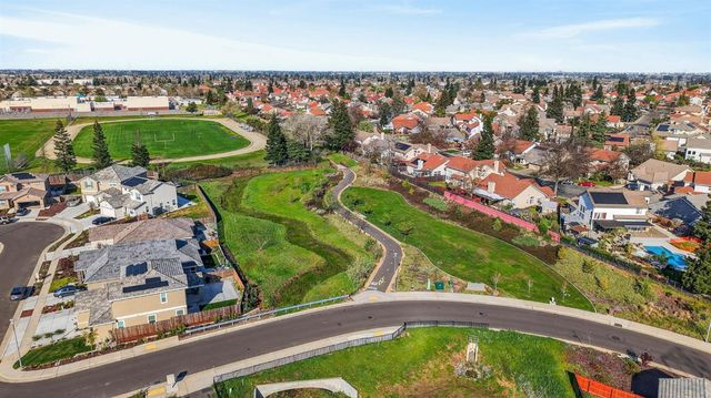 8285 Courage Dr, Sacramento, CA 95829