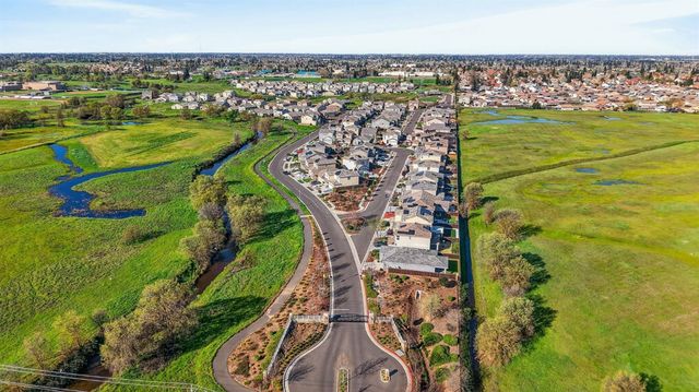 8285 Courage Dr, Sacramento, CA 95829