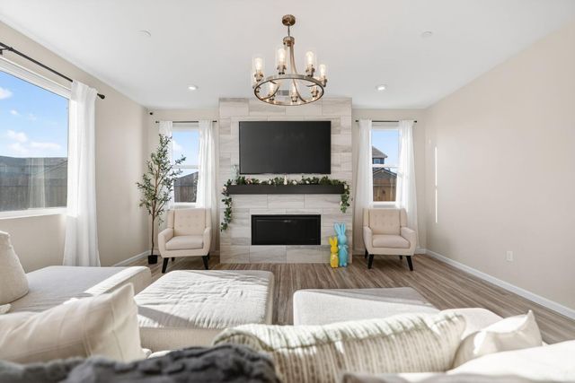 8285 Courage Dr, Sacramento, CA 95829