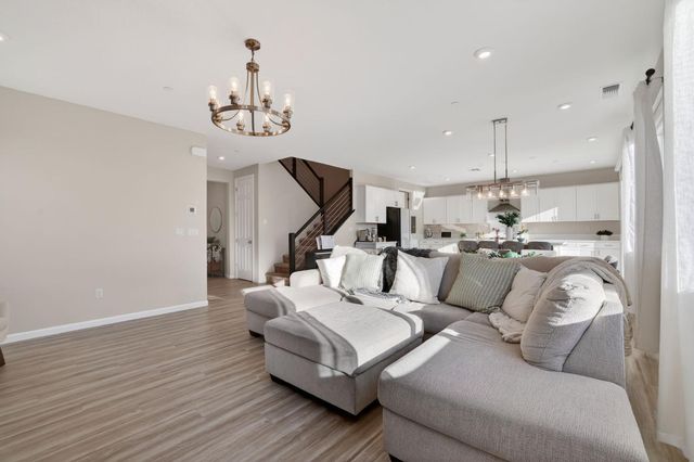 8285 Courage Dr, Sacramento, CA 95829