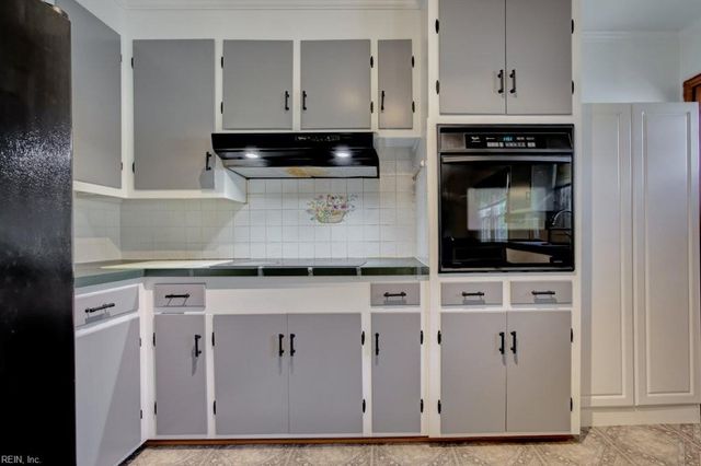 23020 Captain John RD, Courtland, VA 23837