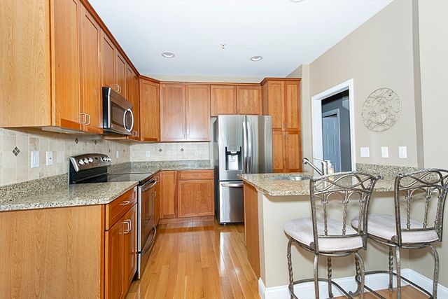 70 Lincoln Ln 70, Grafton, MA 01536