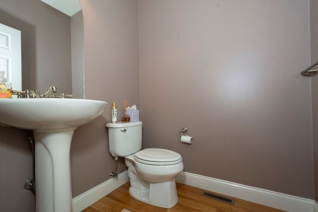 70 Lincoln Ln 70, Grafton, MA 01536