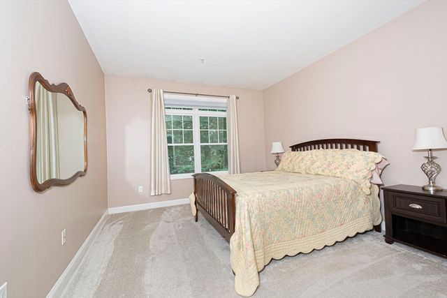 70 Lincoln Ln 70, Grafton, MA 01536