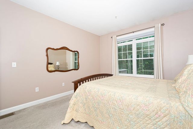 70 Lincoln Ln 70, Grafton, MA 01536