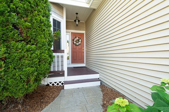 70 Lincoln Ln 70, Grafton, MA 01536