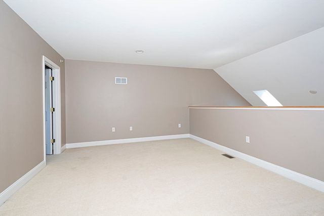 70 Lincoln Ln 70, Grafton, MA 01536