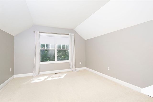70 Lincoln Ln 70, Grafton, MA 01536