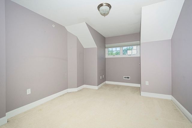 70 Lincoln Ln 70, Grafton, MA 01536