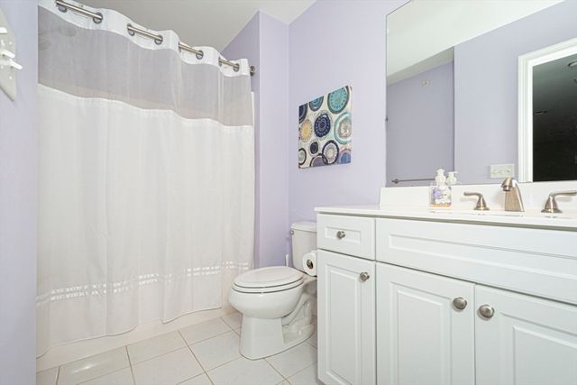 70 Lincoln Ln 70, Grafton, MA 01536