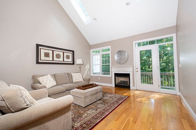 70 Lincoln Ln 70, Grafton, MA 01536
