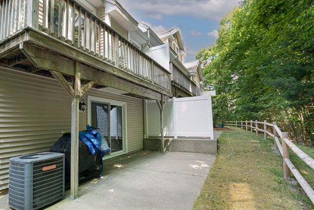 70 Lincoln Ln 70, Grafton, MA 01536