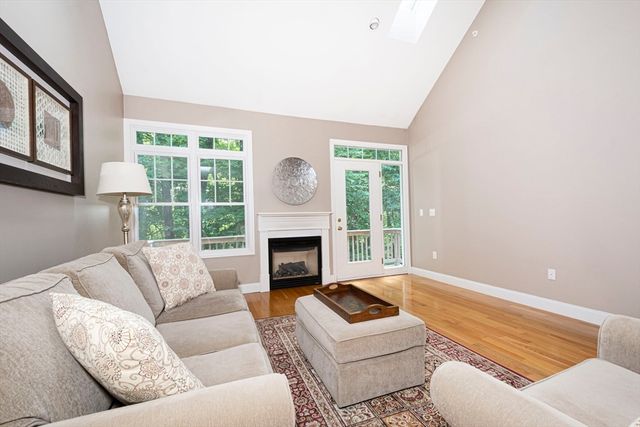 70 Lincoln Ln 70, Grafton, MA 01536