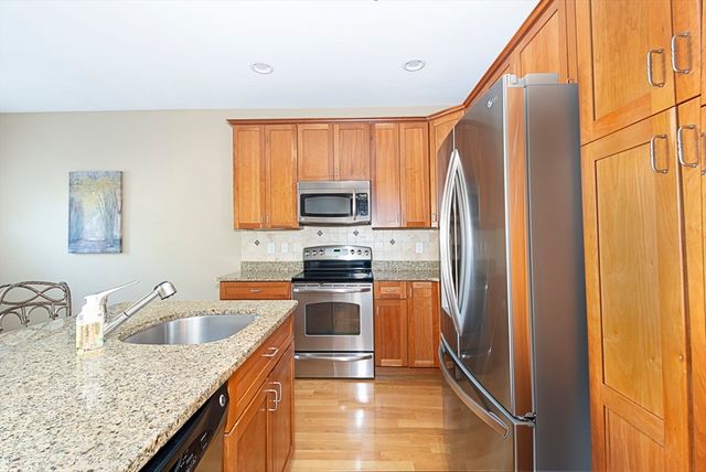 70 Lincoln Ln 70, Grafton, MA 01536