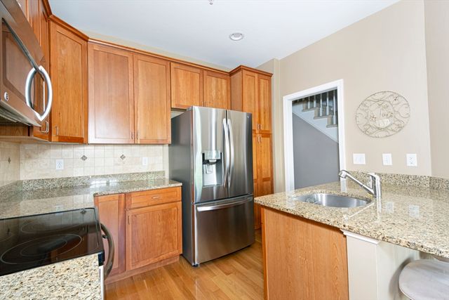 70 Lincoln Ln 70, Grafton, MA 01536