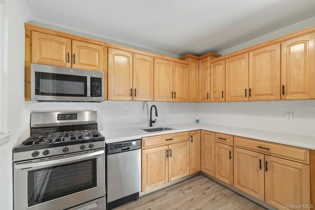 199 Parkside Drive, Suffern, NY 10901