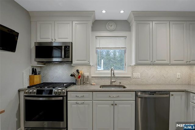 8 Edgewood Avenue, Wyckoff, NJ 07481