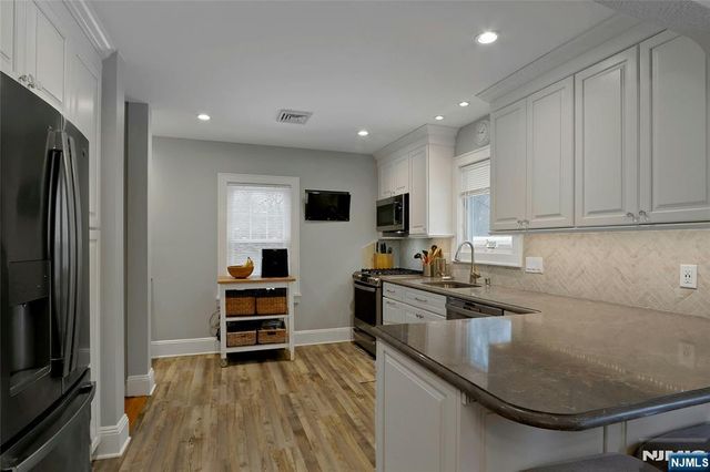 8 Edgewood Avenue, Wyckoff, NJ 07481