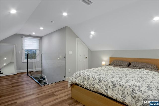 8 Edgewood Avenue, Wyckoff, NJ 07481