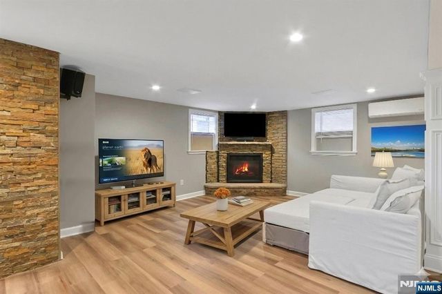 8 Edgewood Avenue, Wyckoff, NJ 07481