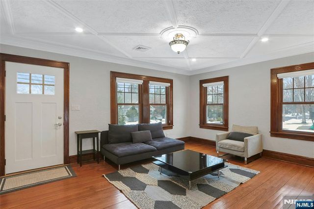 8 Edgewood Avenue, Wyckoff, NJ 07481