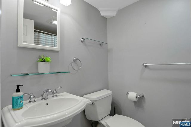 8 Edgewood Avenue, Wyckoff, NJ 07481