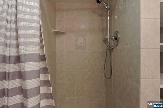 8 Edgewood Avenue, Wyckoff, NJ 07481