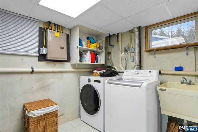 8 Edgewood Avenue, Wyckoff, NJ 07481