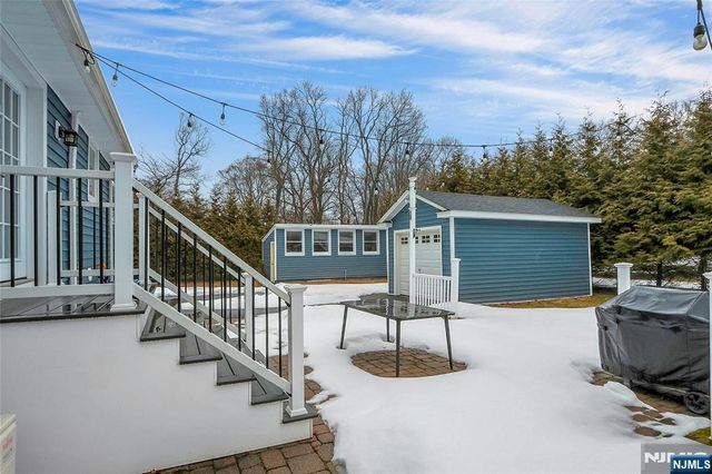 8 Edgewood Avenue, Wyckoff, NJ 07481