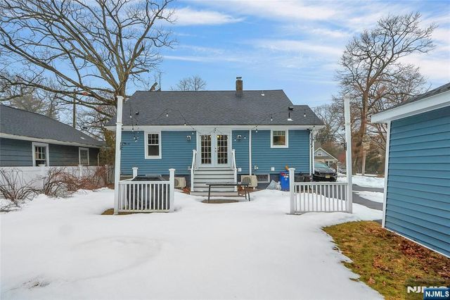 8 Edgewood Avenue, Wyckoff, NJ 07481