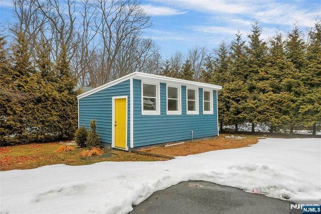 8 Edgewood Avenue, Wyckoff, NJ 07481