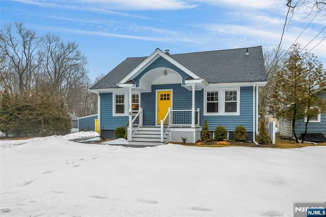 8 Edgewood Avenue, Wyckoff, NJ 07481