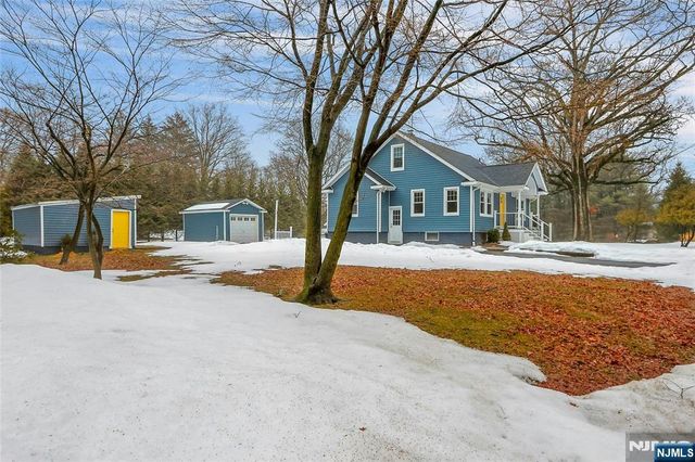 8 Edgewood Avenue, Wyckoff, NJ 07481