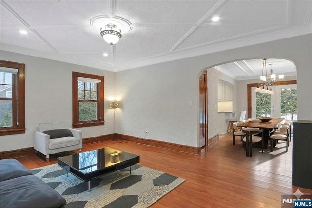 8 Edgewood Avenue, Wyckoff, NJ 07481