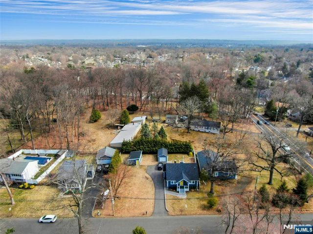 8 Edgewood Avenue, Wyckoff, NJ 07481
