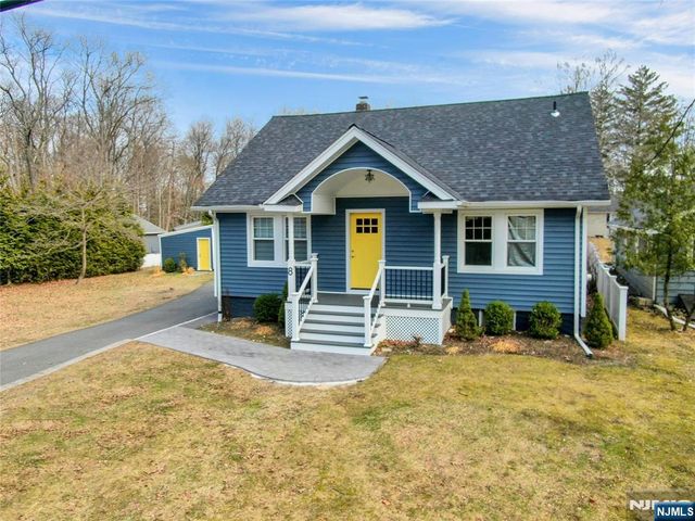 8 Edgewood Avenue, Wyckoff, NJ 07481