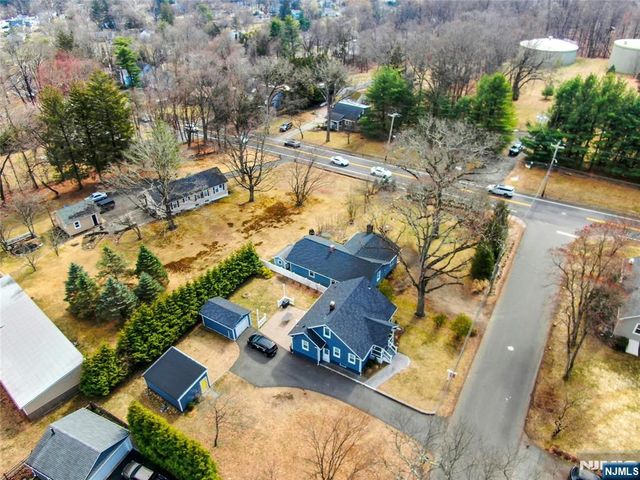 8 Edgewood Avenue, Wyckoff, NJ 07481