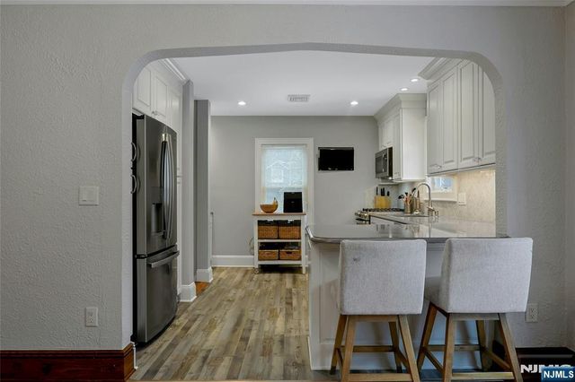 8 Edgewood Avenue, Wyckoff, NJ 07481