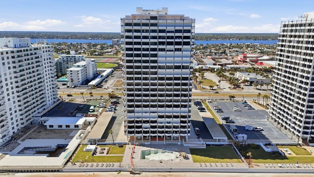 Image 2 of property listing at 2828 N ATLANTIC AVENUE 1704, Daytona Beach, FL 32118